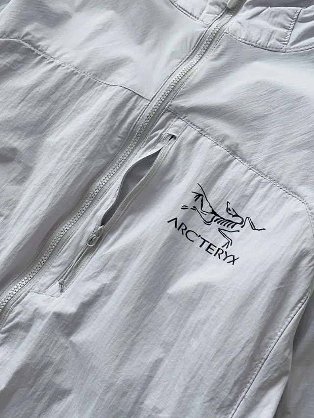 Arc'teryx Jackets Lightweight Hooded Zip Jacket product detail image 14