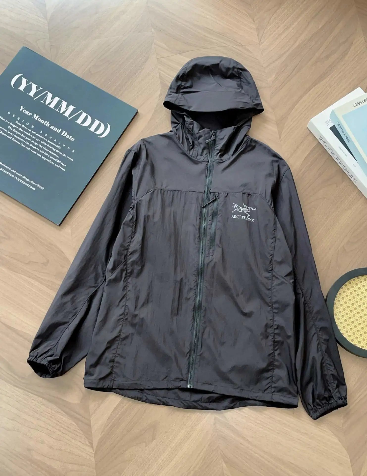 Arc'teryx Jackets Lightweight Hooded Zip Jacket — 9923 black