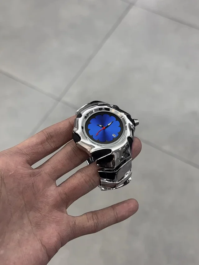 Unbranded Watches Analog watch with scalloped flower dial, date window and sculptural metal bracelet product detail image 5