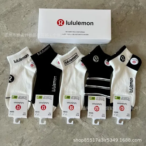 Lululemon Logo-Print Ankle Socks Set in Black and White - 1