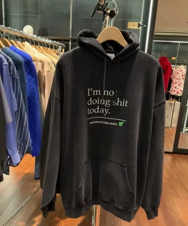 Vetements Hoodies & Sweatshirts Graphic Print Pullover Hoodie product detail image 5