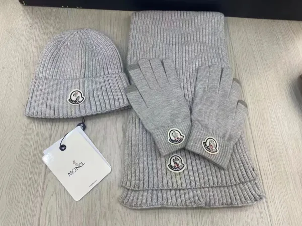 Moncler Logo-Embroidered Purple Knit Beanie, Scarf, and Touchscreen Gloves Set - 3
