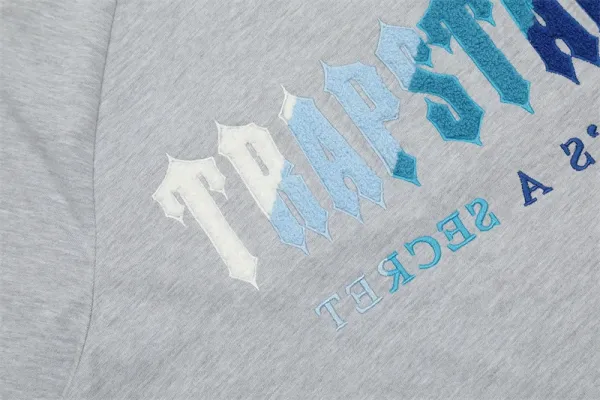 Trapstar Gothic Logo Graphic T-Shirt Gray - 23