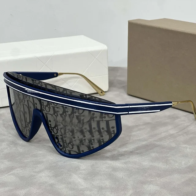 Dior Eyewear Oversized Shield Sunglasses product detail image 4