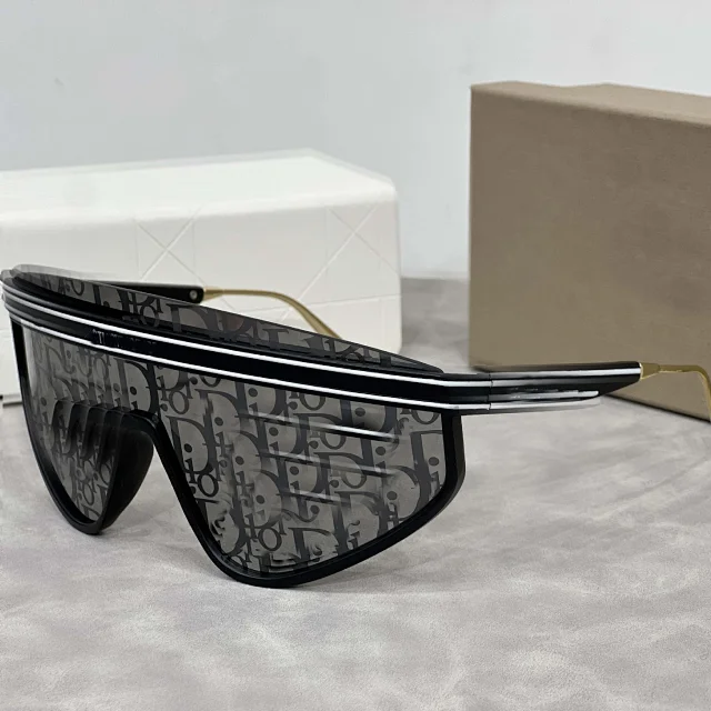 Dior Eyewear Oversized Shield Sunglasses product detail image 1