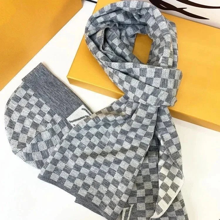 28-Chess Set (Gray and White)