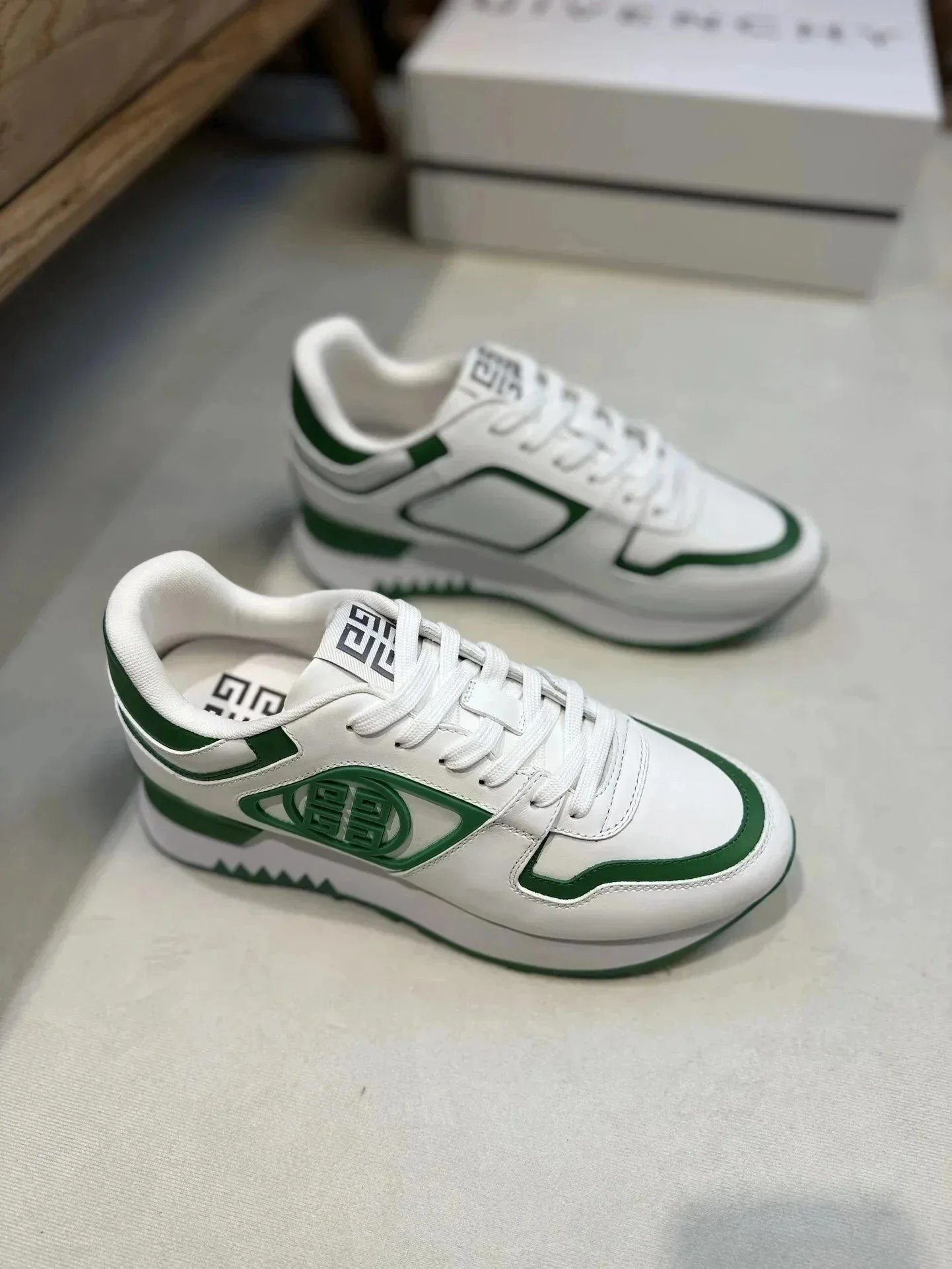 18 White 005