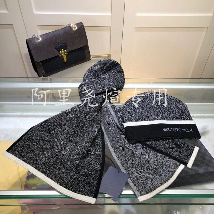 Dior Oblique Print Wool Scarf and Beanie Set in Gray Black Multicolor - 1