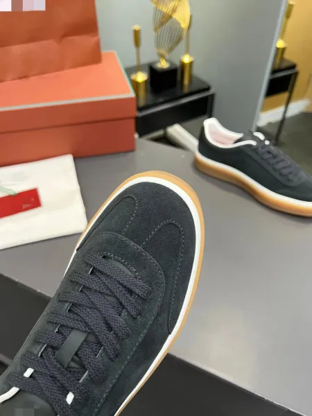 Hogan Interactive Metallic Silver Sneakers - 9