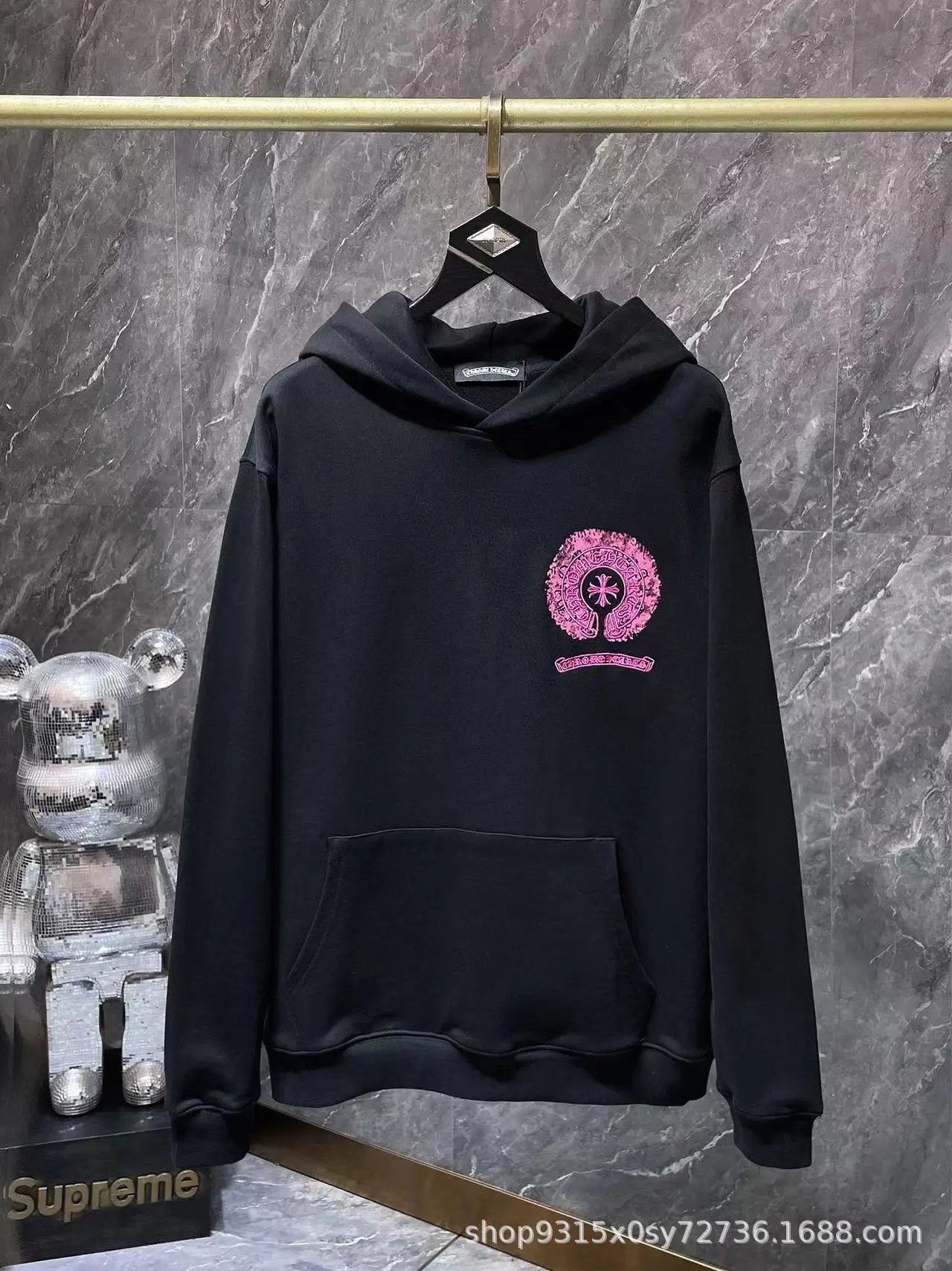 Black 4—right SKU image