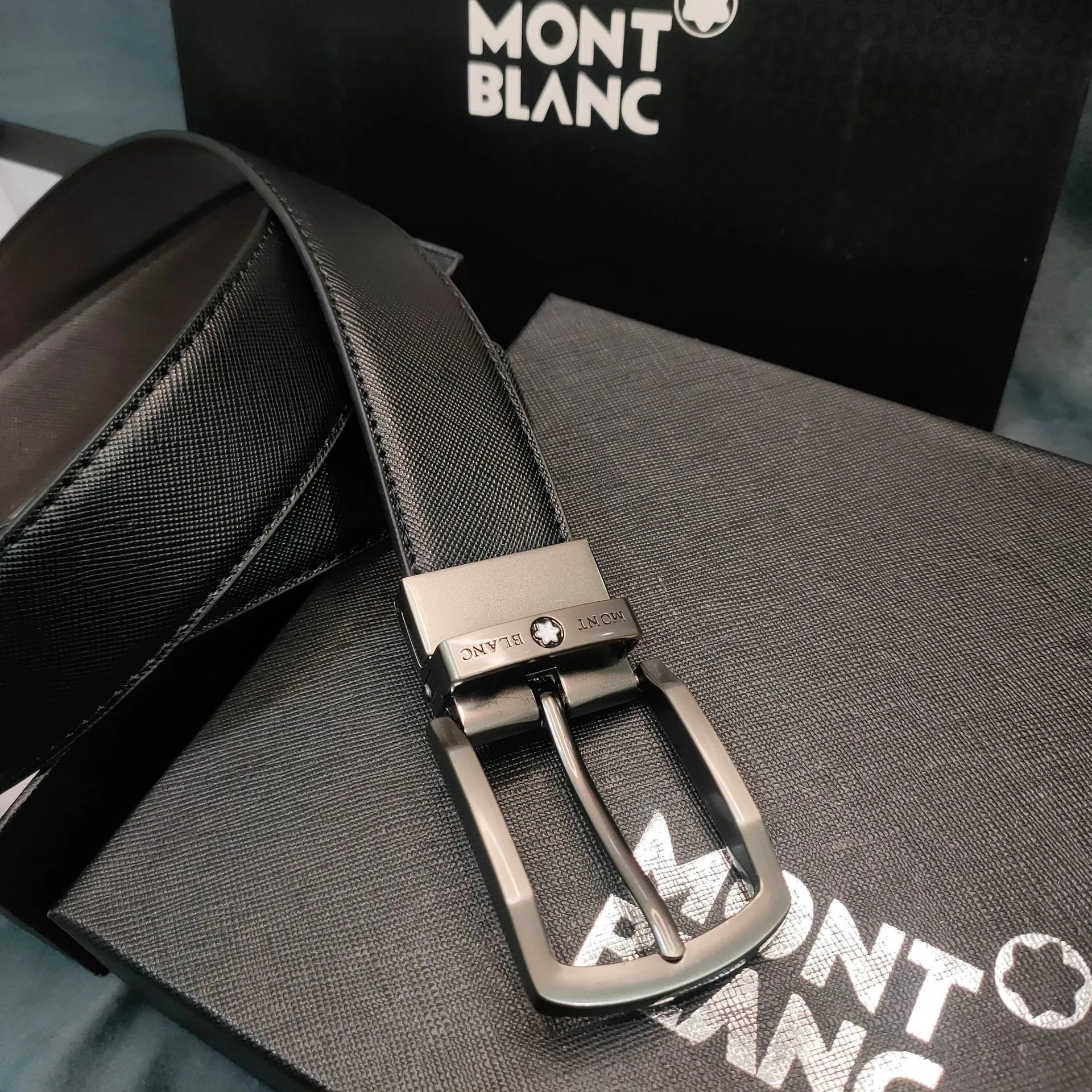 Gunmetal-colored buckle cross-hatch