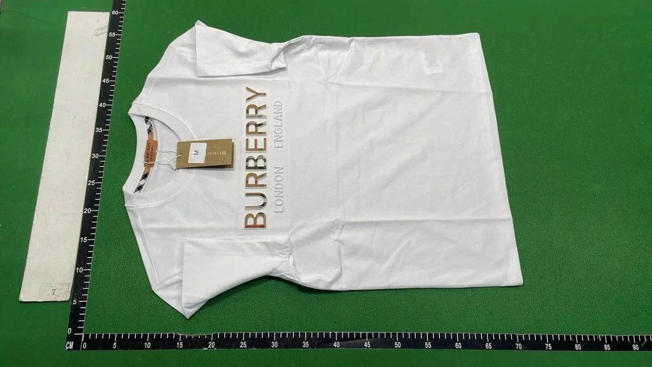 Burberry T-Shirts Short-Sleeve Graphic T-Shirt — 15