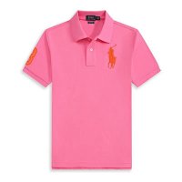 Polo rose red with a large orange label