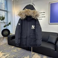 MLB with a large fur collar-black