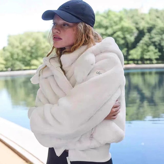 Alo Fur Coat: seller detail photo 5