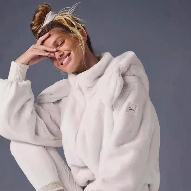 Alo Fur Coat: seller detail photo 3