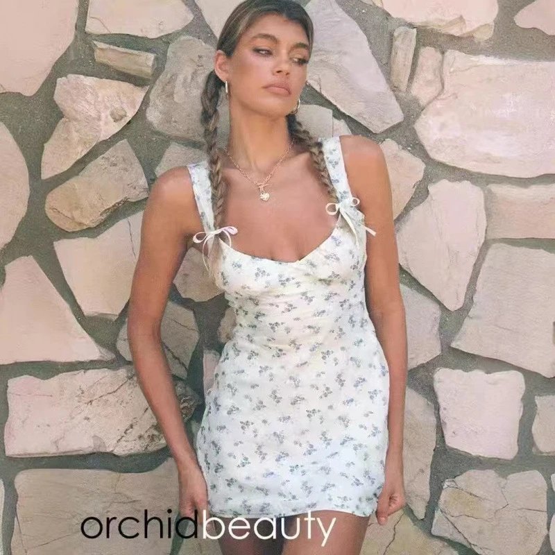 碎花女高宽肩带吊带短裙紧身法式甜美修身