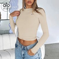 Apricot color
