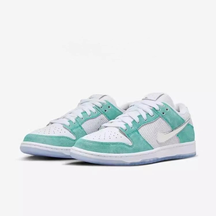 Dunk SB April