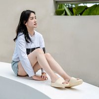 Yeezy Slides — seller photo 4
