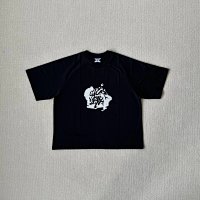 White letters/Black