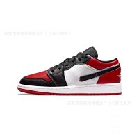 AJ1 low-top – black and red toe