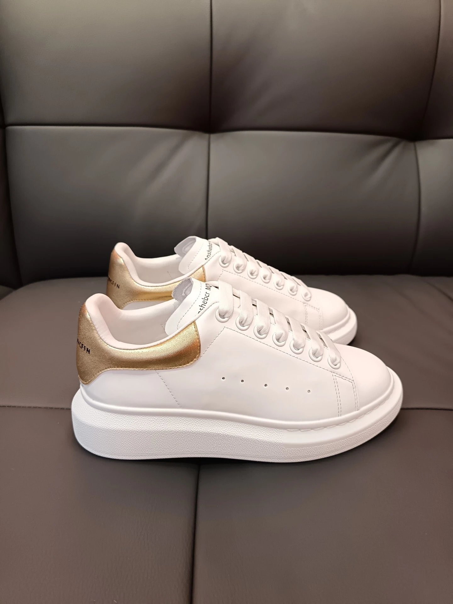 Alexander Mcqueens Budget 3