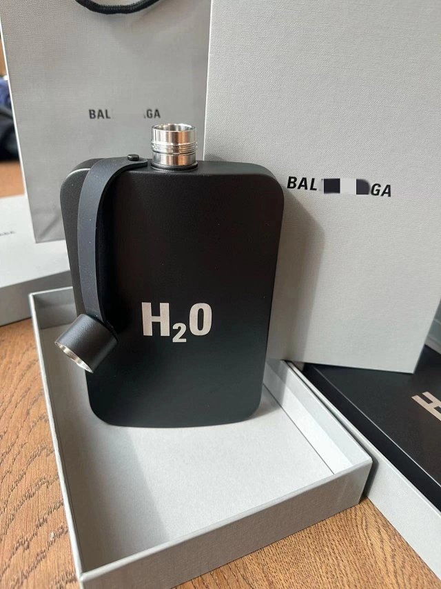 Balenciaga Hydro Flask: seller detail photo 7