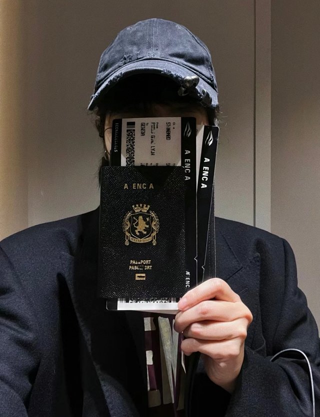 Balenciaga Passport: seller detail photo 9