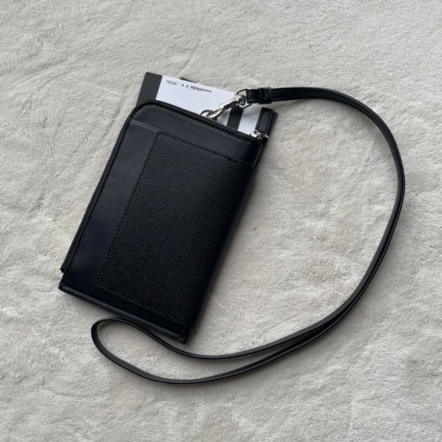 Balenciaga Passport: seller detail photo 4