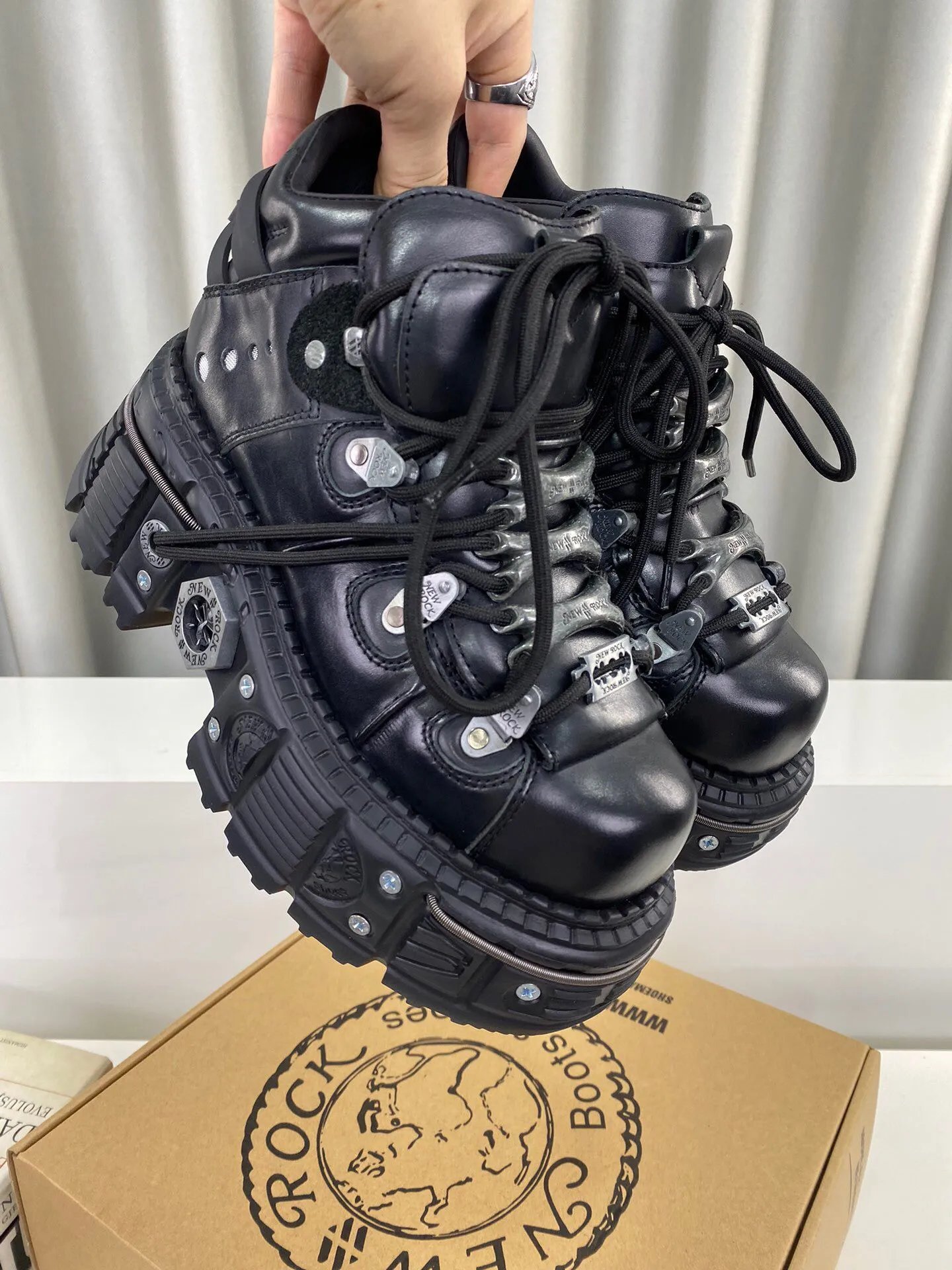 New Rock Shoes — Black Women's Style colorway — USFans Spreadsheet photo