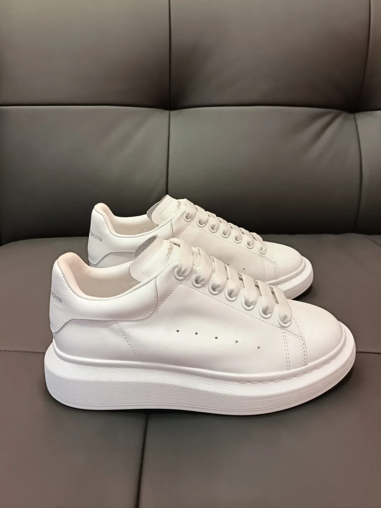 Alexander McQueen Budget (10 estilos)