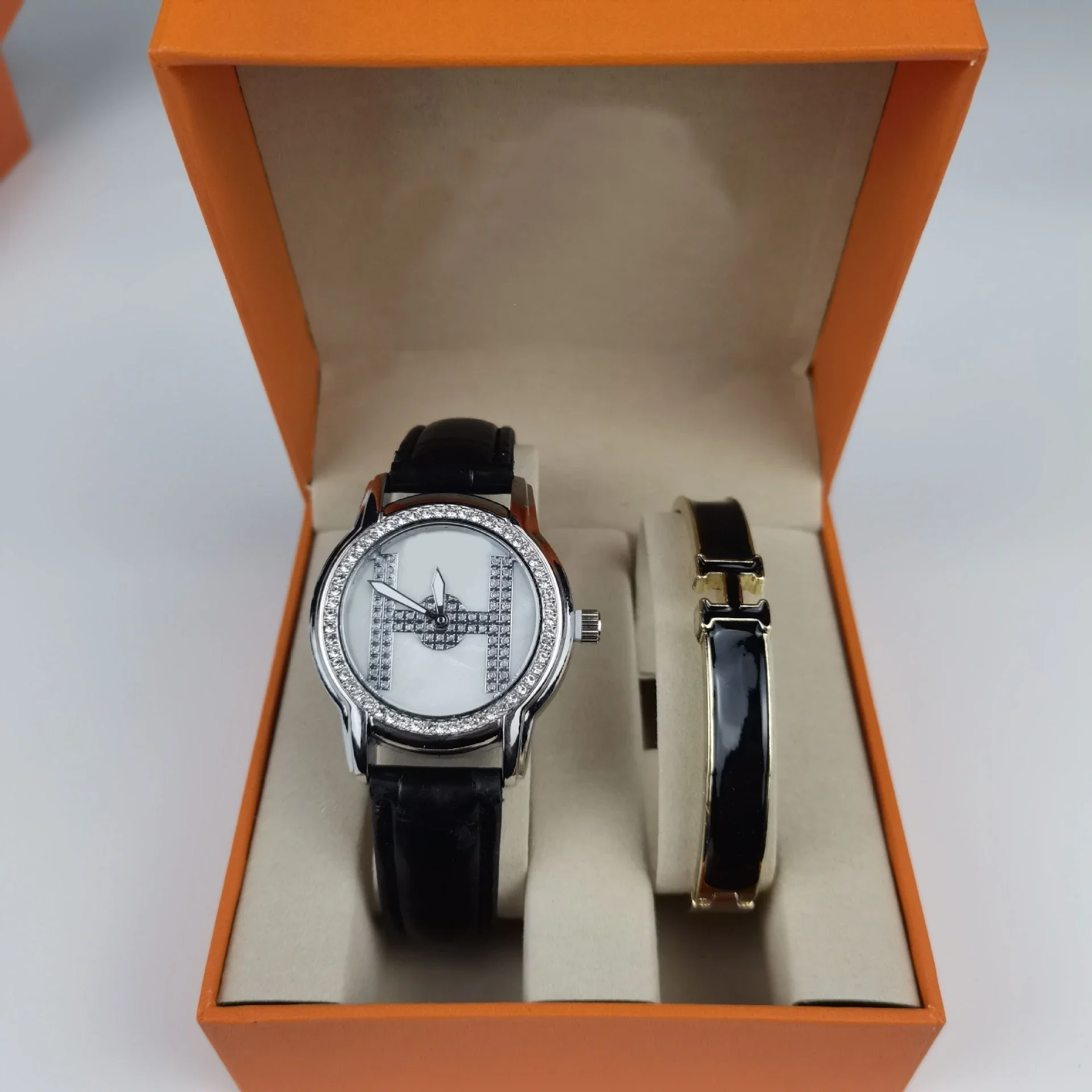 Hermès Watch and Bracelet Gift Set
