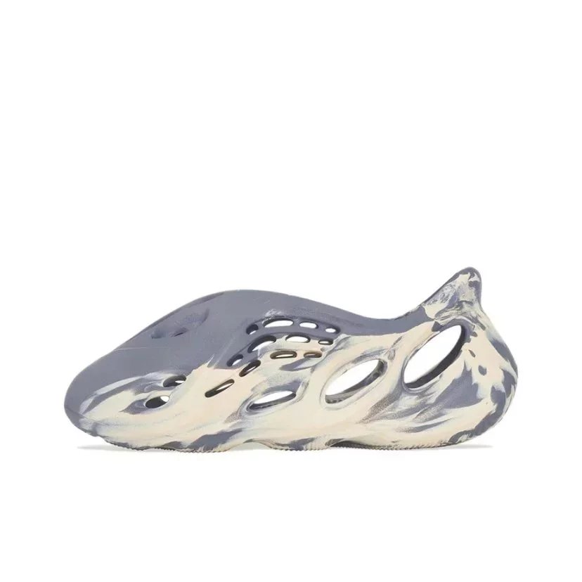 Camouflage hole shoes