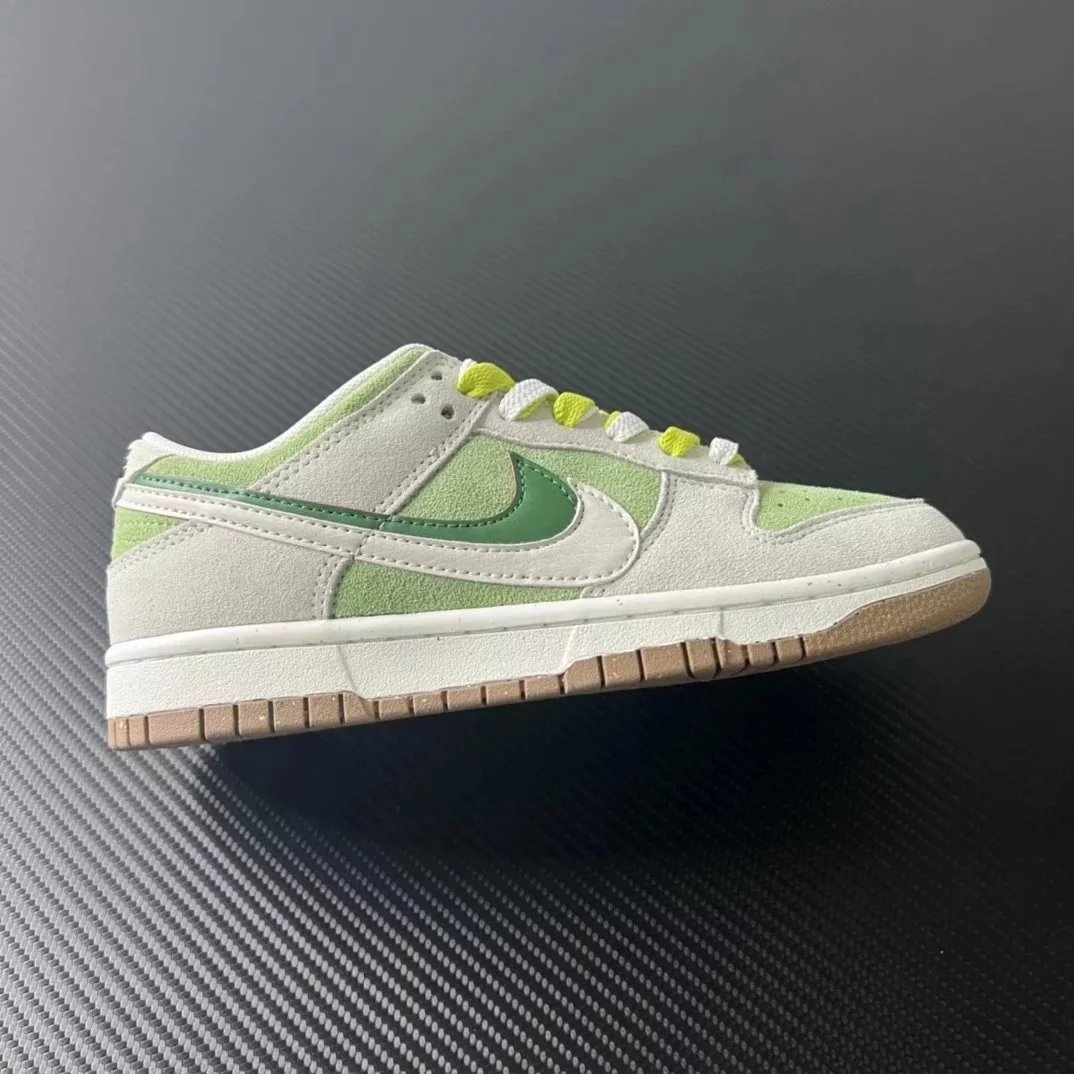 Dunk White and Green Double Hook DO9457-100