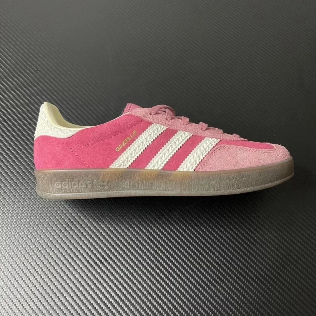 VT version Samba Strawberry Bear IF1809
