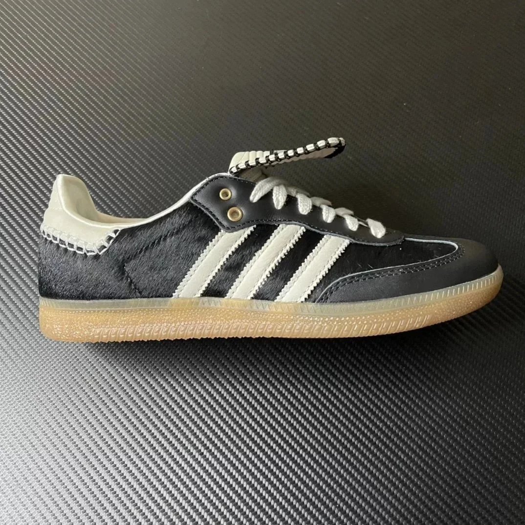 VT version Samba Black Horse Mao IE0580