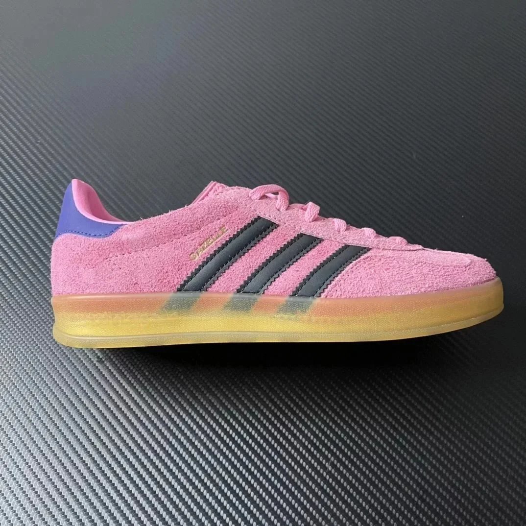 VT version Samba Black Powder IE7002