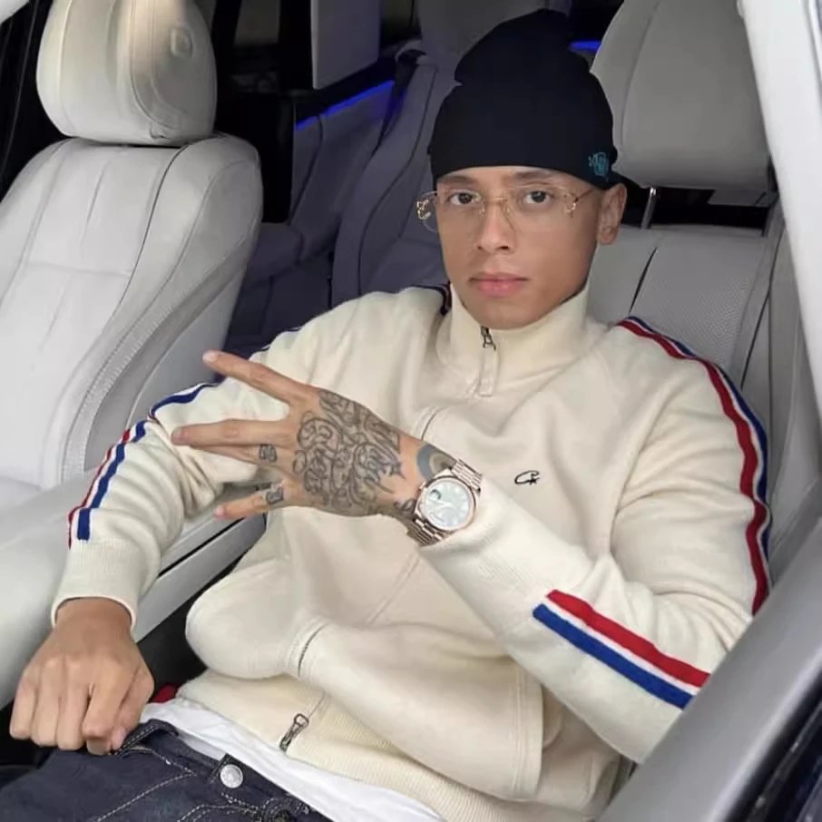 Corteiz Red & Blue Knit Cardigan - Gallery Image 3 - Detailed View