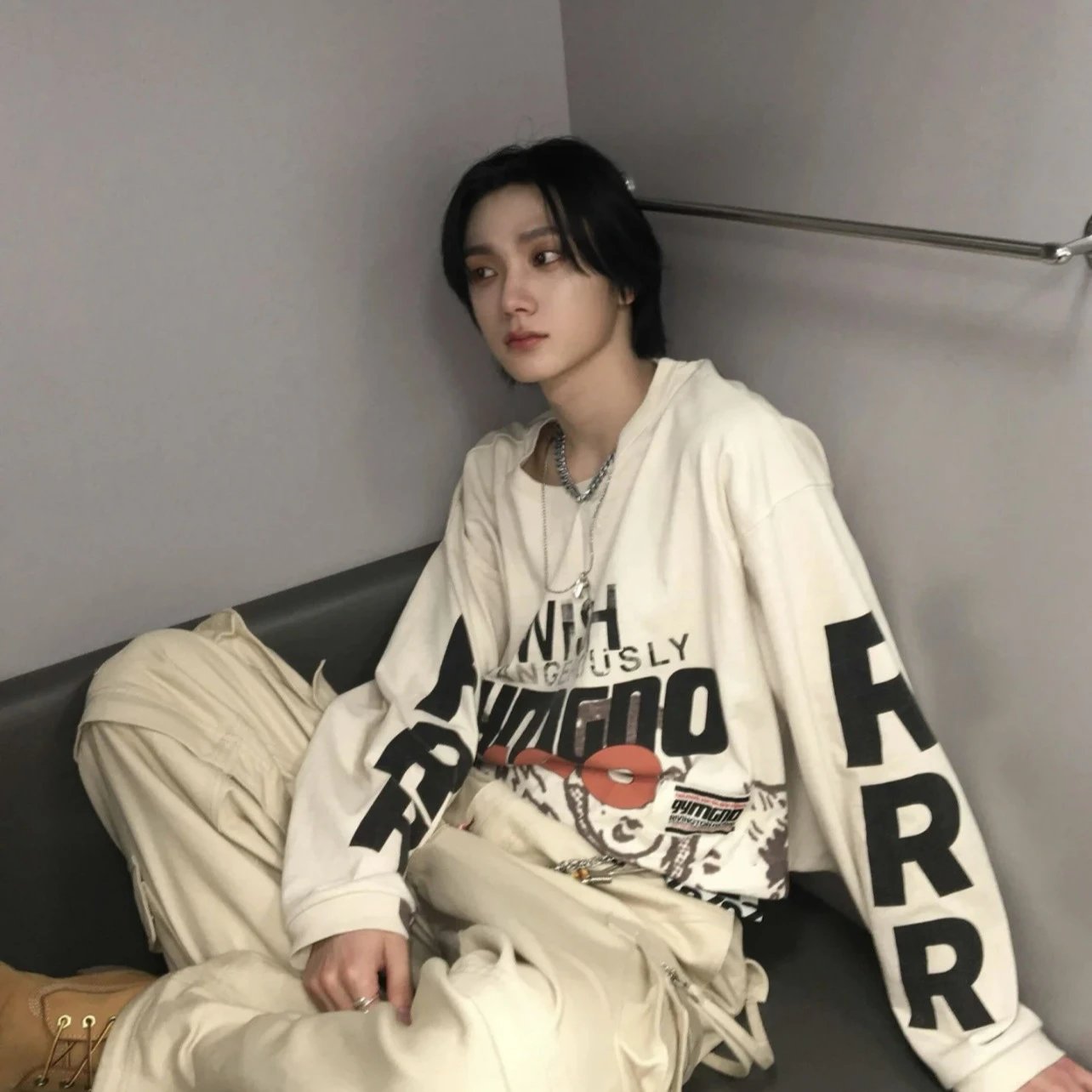 Graphic Long Sleeve Tee Off-White - Gallery Image 3 - Detailed View