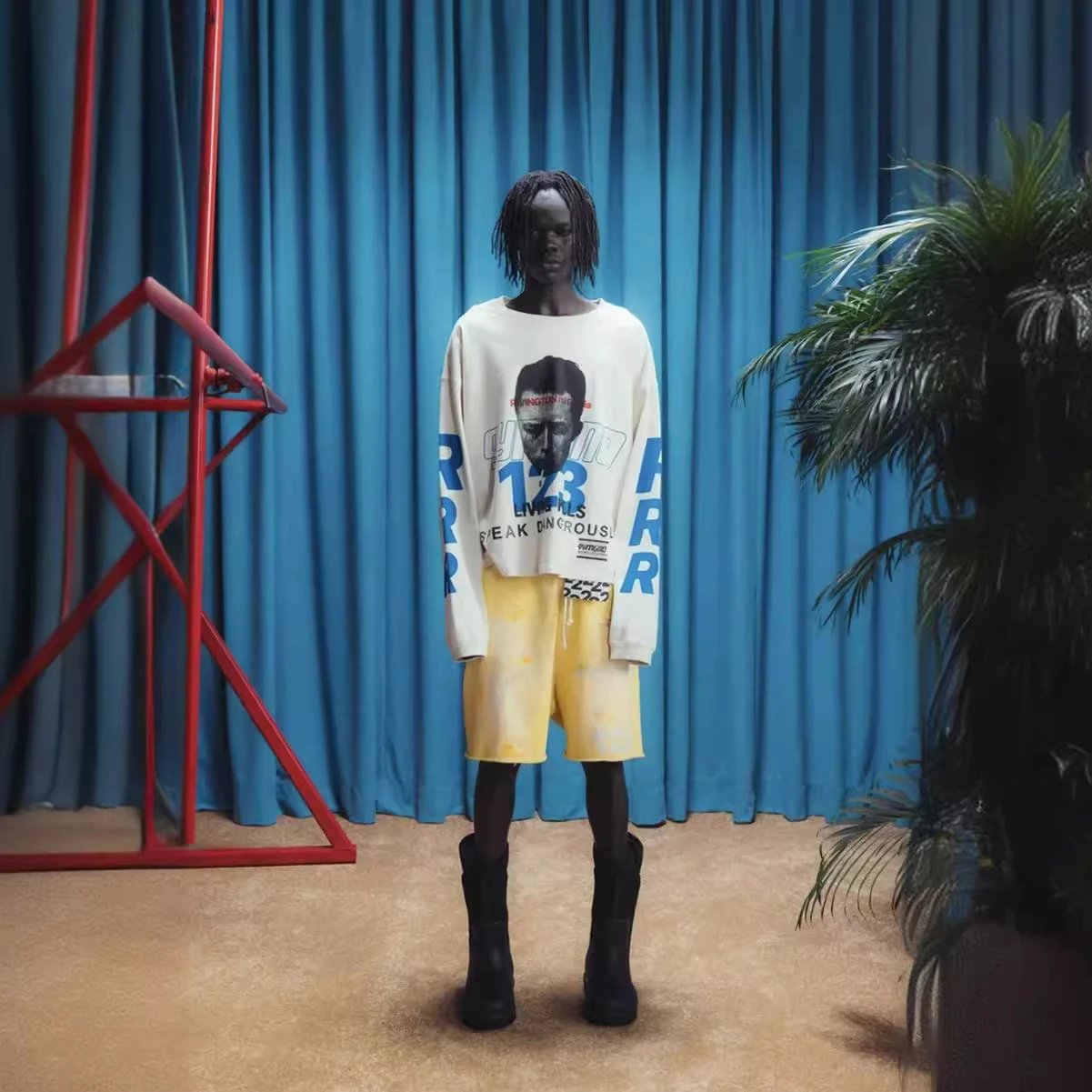 Street Style Graffiti Tee in Off-White - Gallery Image 4 - Detailed View