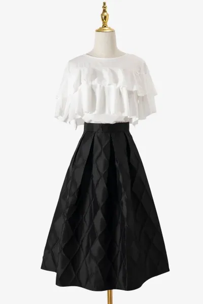 Quilted A-Line Midi Skirt in Black - 2