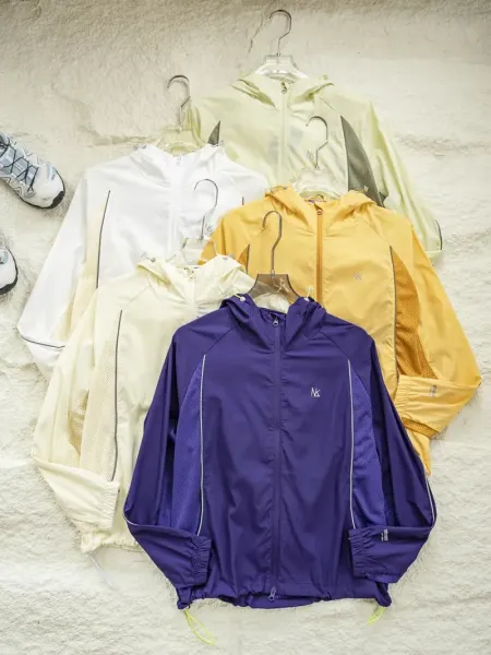 Unidentified Lightweight Hooded Windbreaker in Pale Yellow with Mesh Panels - 22