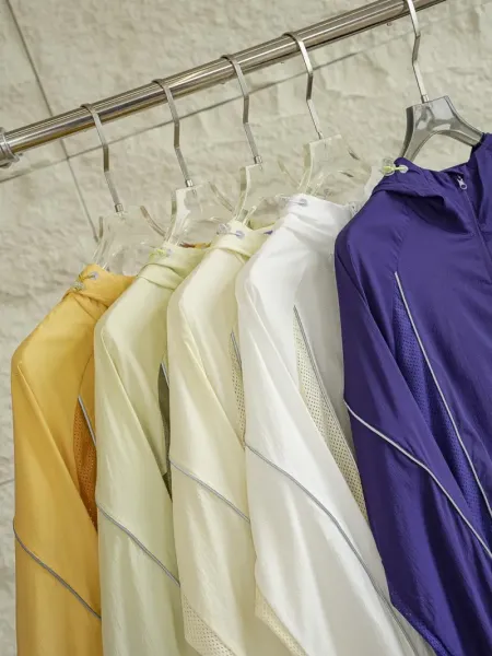Unidentified Lightweight Hooded Windbreaker in Pale Yellow with Mesh Panels - 25