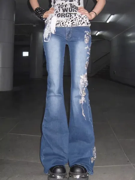 Embroidered Floral Flare Jeans Blue - 3