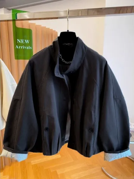Design Oversized Cropped Jacket with Contrast Cuff in Black - 1