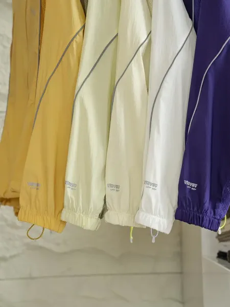 Unidentified Lightweight Hooded Windbreaker in Pale Yellow with Mesh Panels - 27