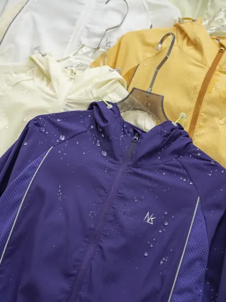 Unidentified Lightweight Hooded Windbreaker in Pale Yellow with Mesh Panels - 23