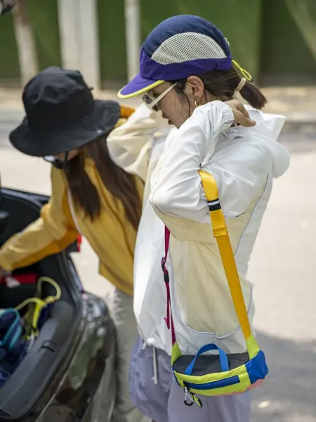 Unidentified Lightweight Hooded Windbreaker in Pale Yellow with Mesh Panels - 16