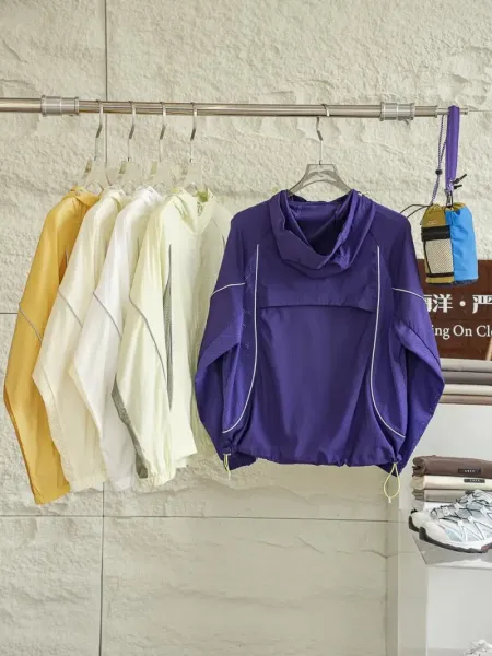 Unidentified Lightweight Hooded Windbreaker in Pale Yellow with Mesh Panels - 29
